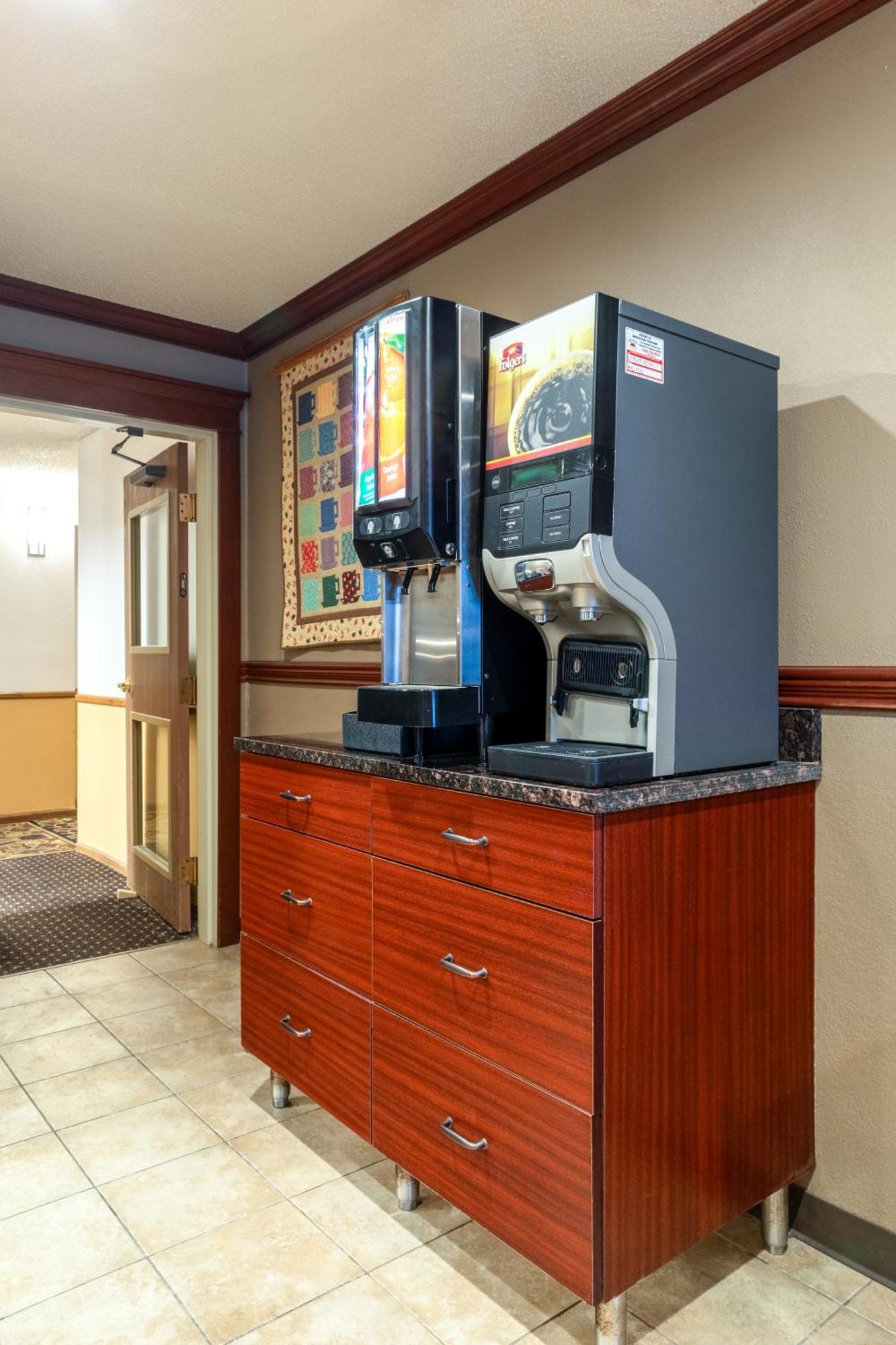 Norland Inn & Suites Roseau מראה חיצוני תמונה