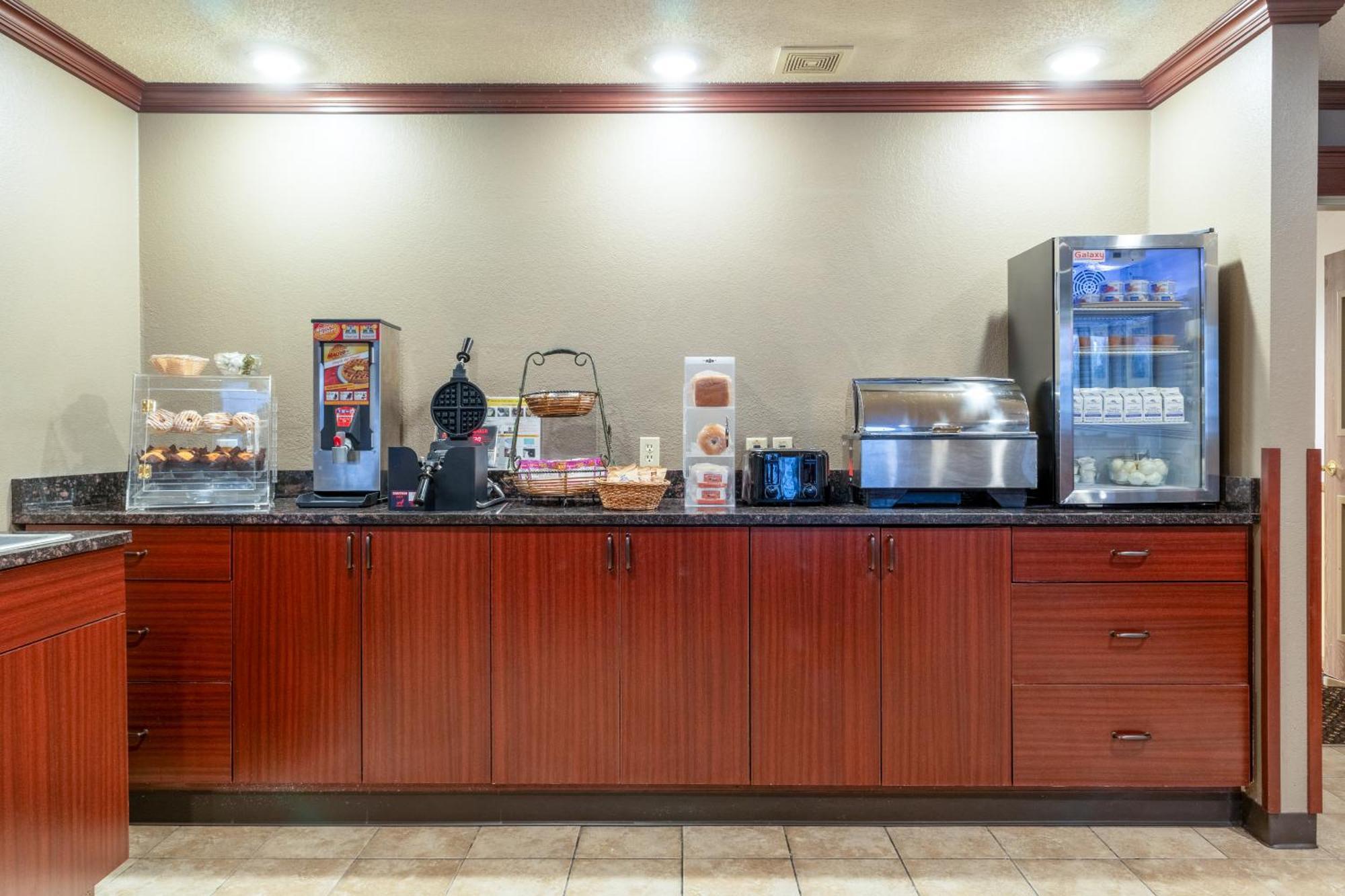 Norland Inn & Suites Roseau מראה חיצוני תמונה